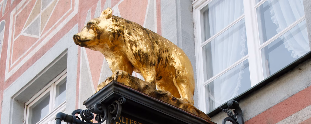 Statue Goldener Bär